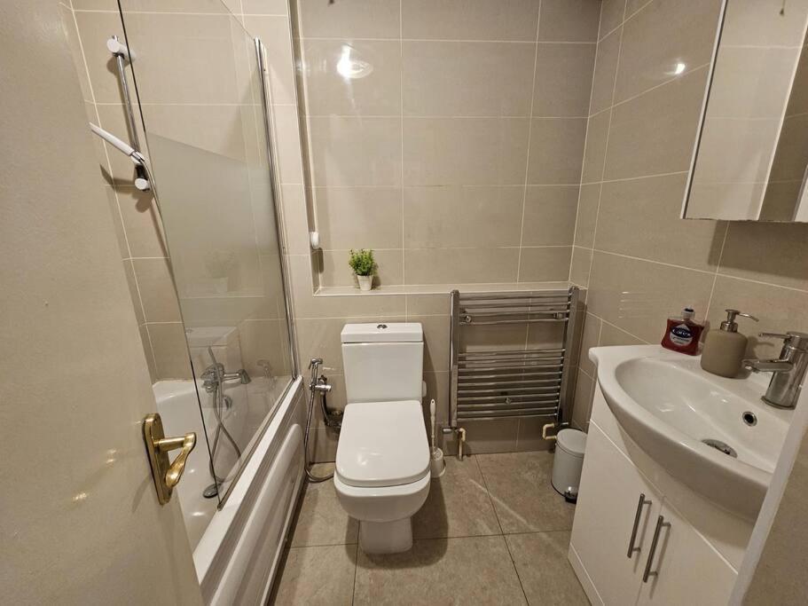 شقة Lovely Flat Close To Shepherd'S Bush لندن المظهر الخارجي الصورة